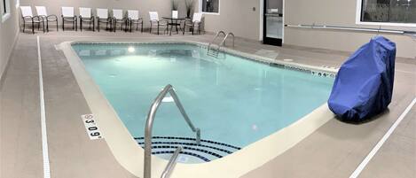 Kolam renang tertutup