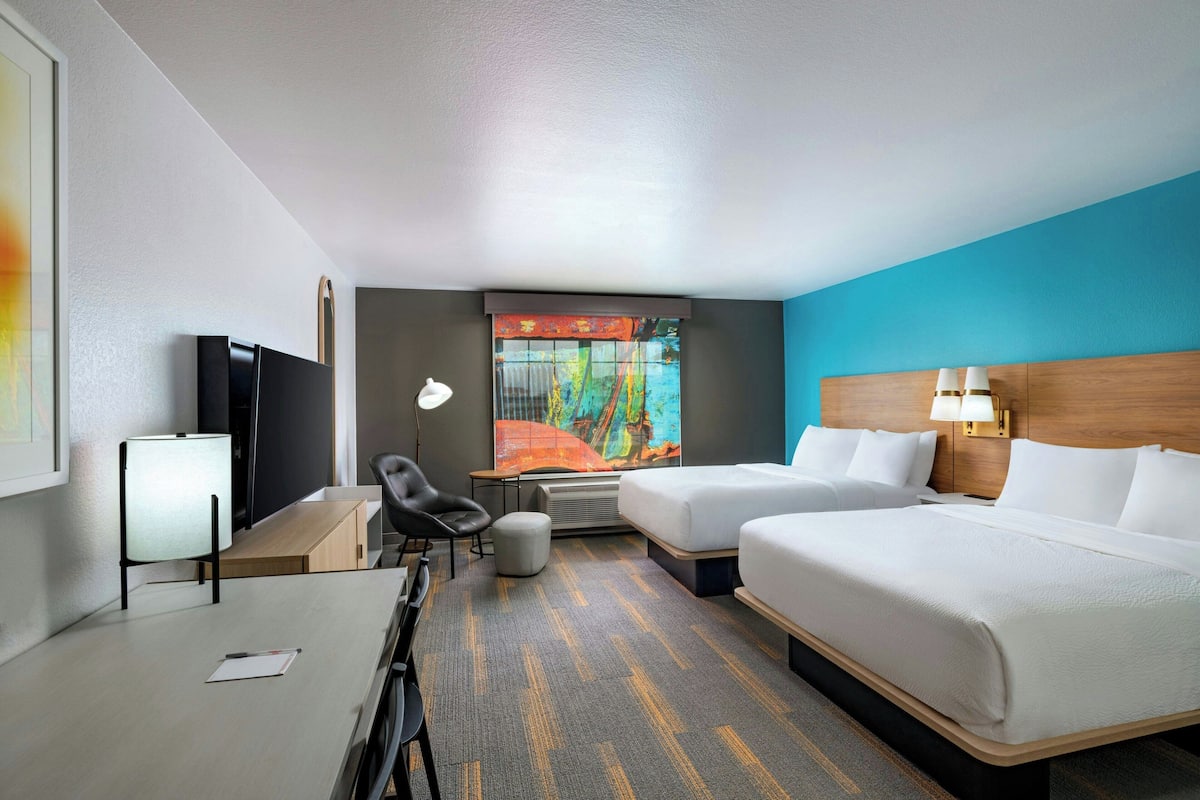 Studio, 2 Queen Beds | Premium bedding, pillow-top beds, desk, blackout curtains