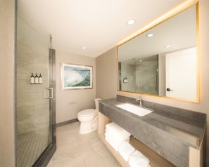 Articles de toilette gratuits, sèche-cheveux, serviettes fournies, savon