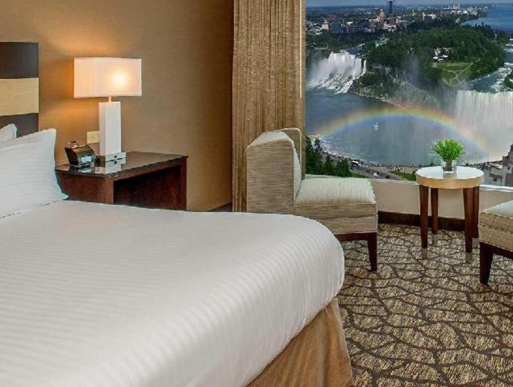 1 多间卧室、高档床上用品、客房内保险箱、办公桌