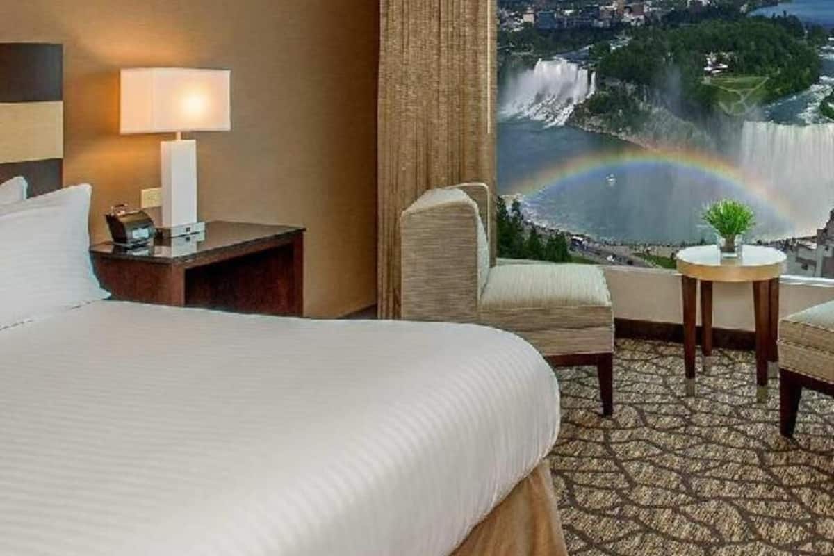 1 soverom, sengetøy av topp kvalitet, safe på rommet og skrivebord