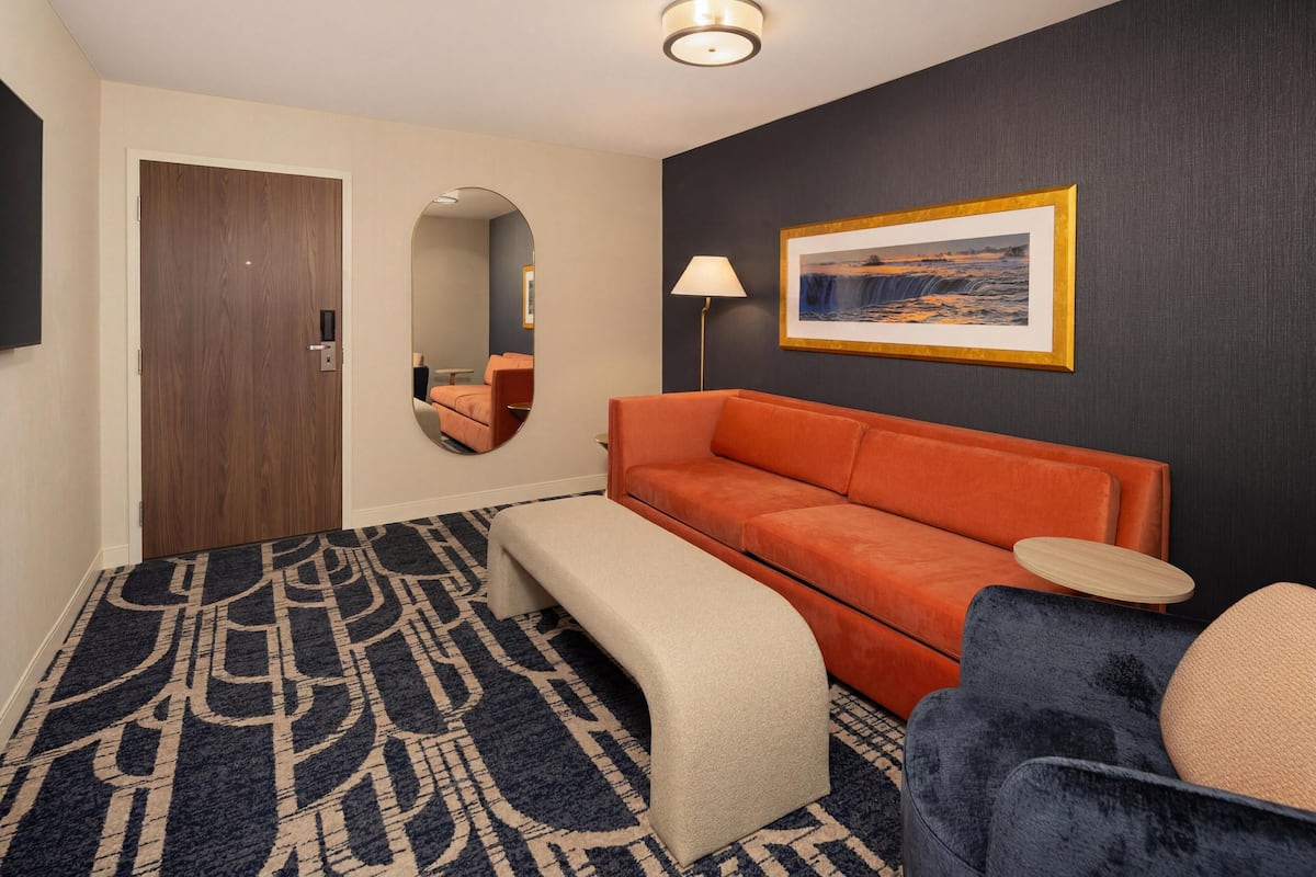 1 bedroom, premium bedding, in-room safe, desk