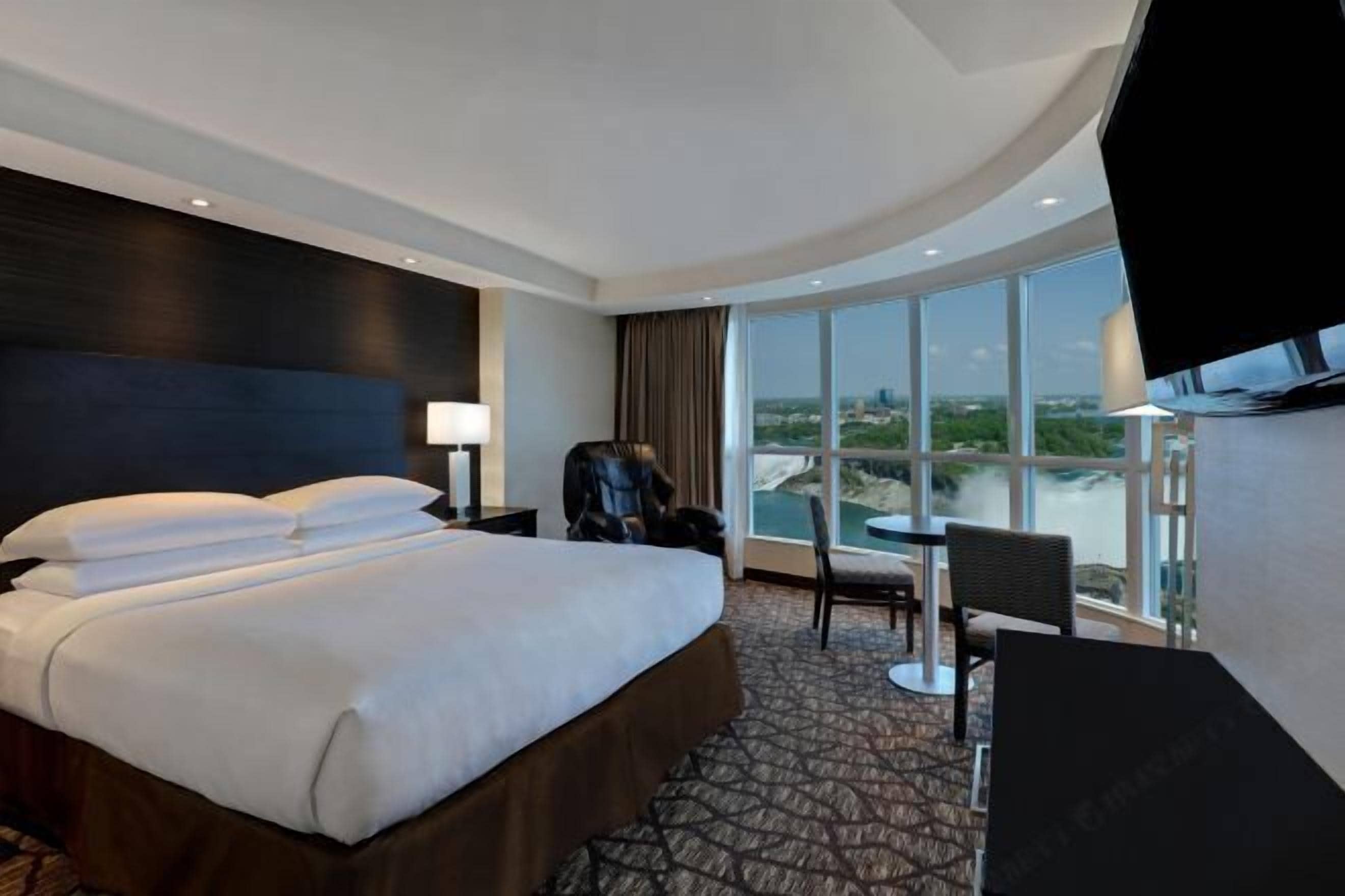 1 bedroom, premium bedding, in-room safe, desk