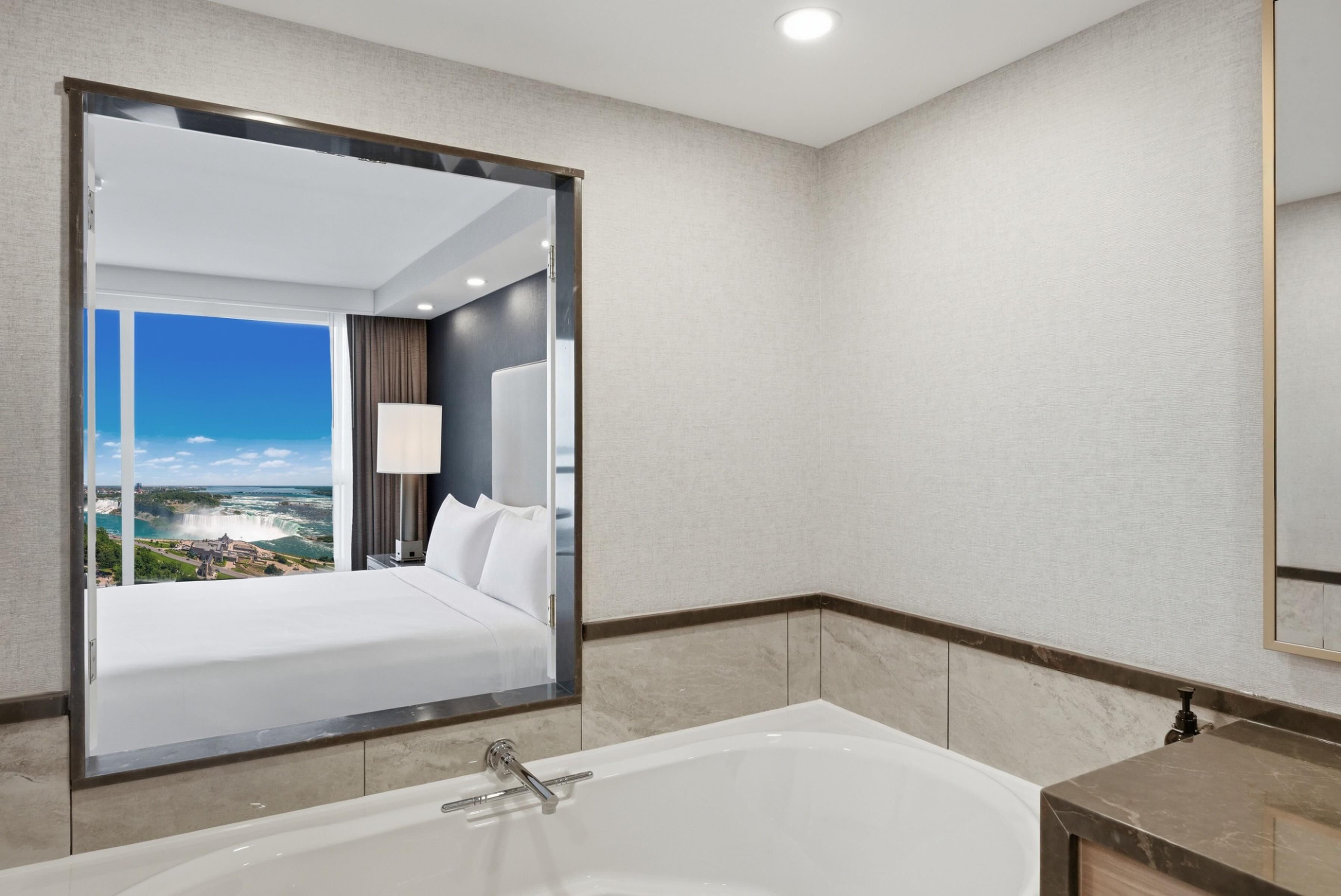 2 King Premium Fallsview Suite | Bathroom | Free toiletries, hair dryer, towels, soap