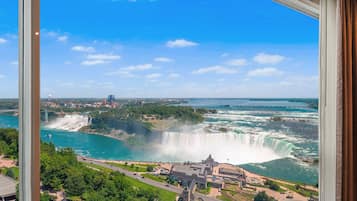 1 bedroom, premium bedding, in-room safe, desk