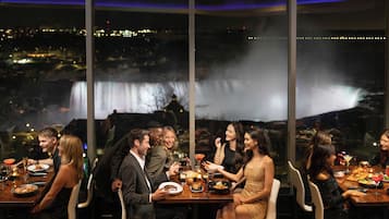 2 restaurants; lunch and dinner served