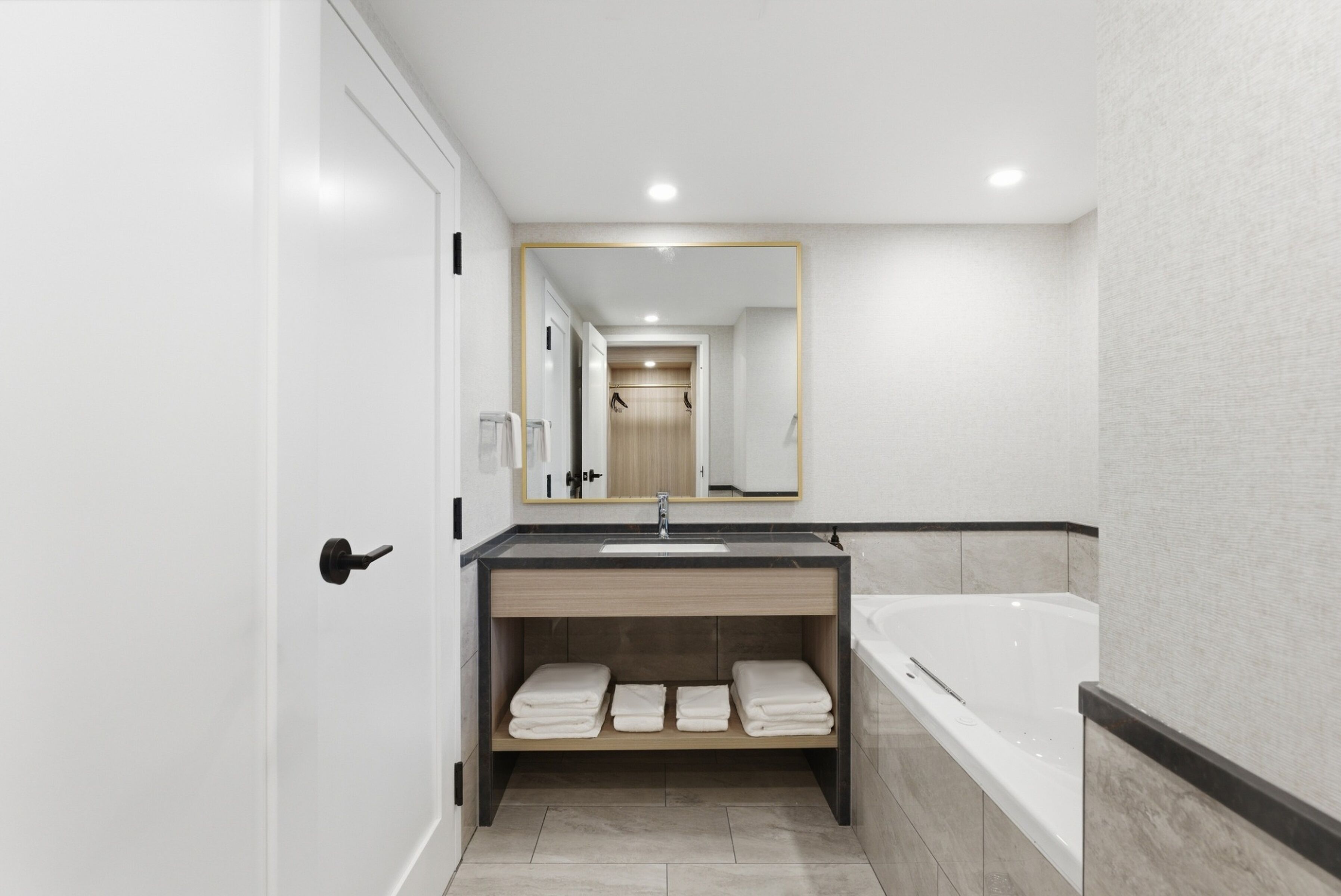 1 bedroom, premium bedding, in-room safe, desk