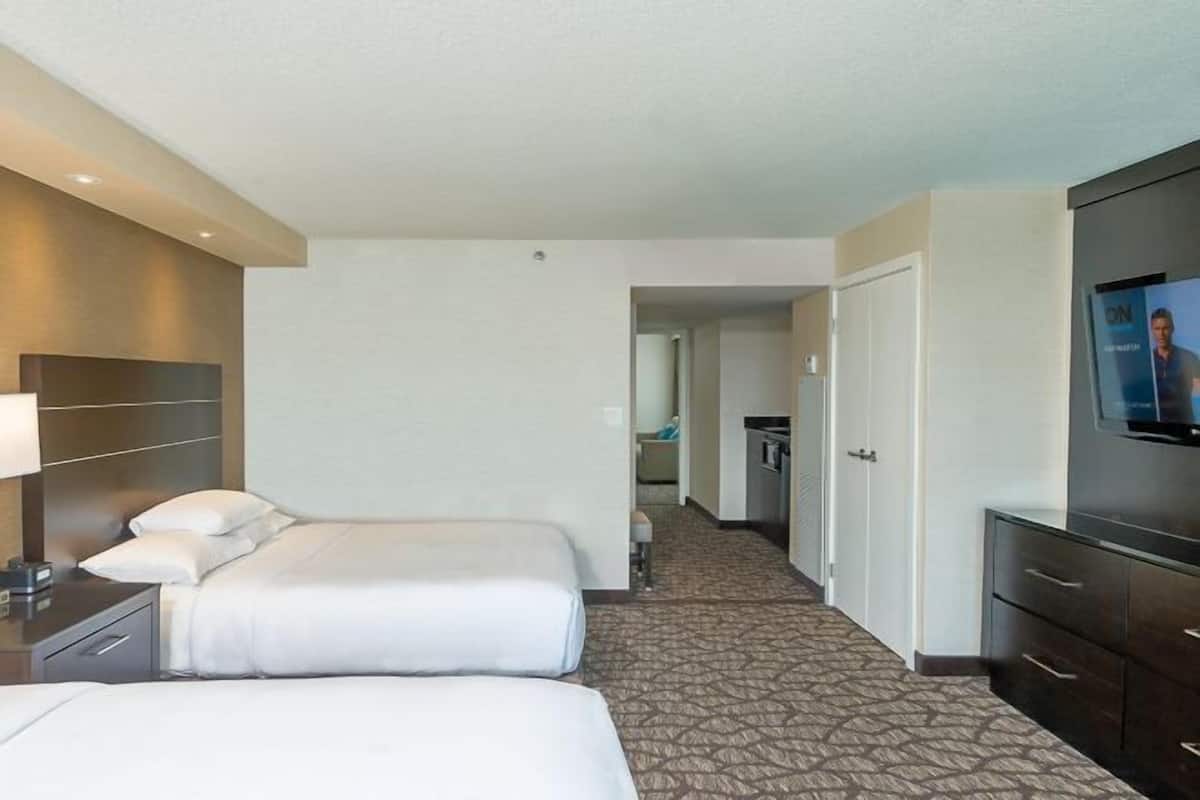 1 dormitorio, ropa de cama de alta calidad, caja fuerte y escritorio