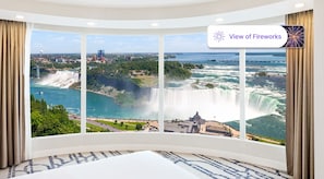 The Presidential Suite | Premium Fallsview | High Floor | 1 Schlafzimmer, hochwertige Bettwaren, Zimmersafe, Schreibtisch