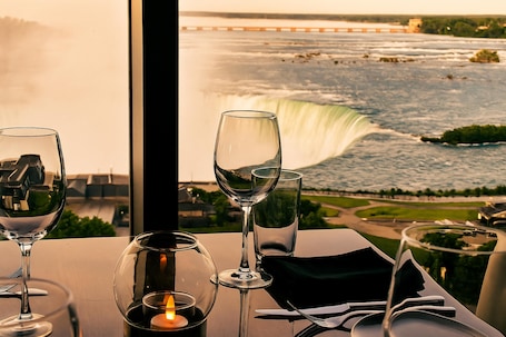 2 ristoranti; aperti a pranzo e a cena. Hyatt Regency Niagara Falls Fallsview