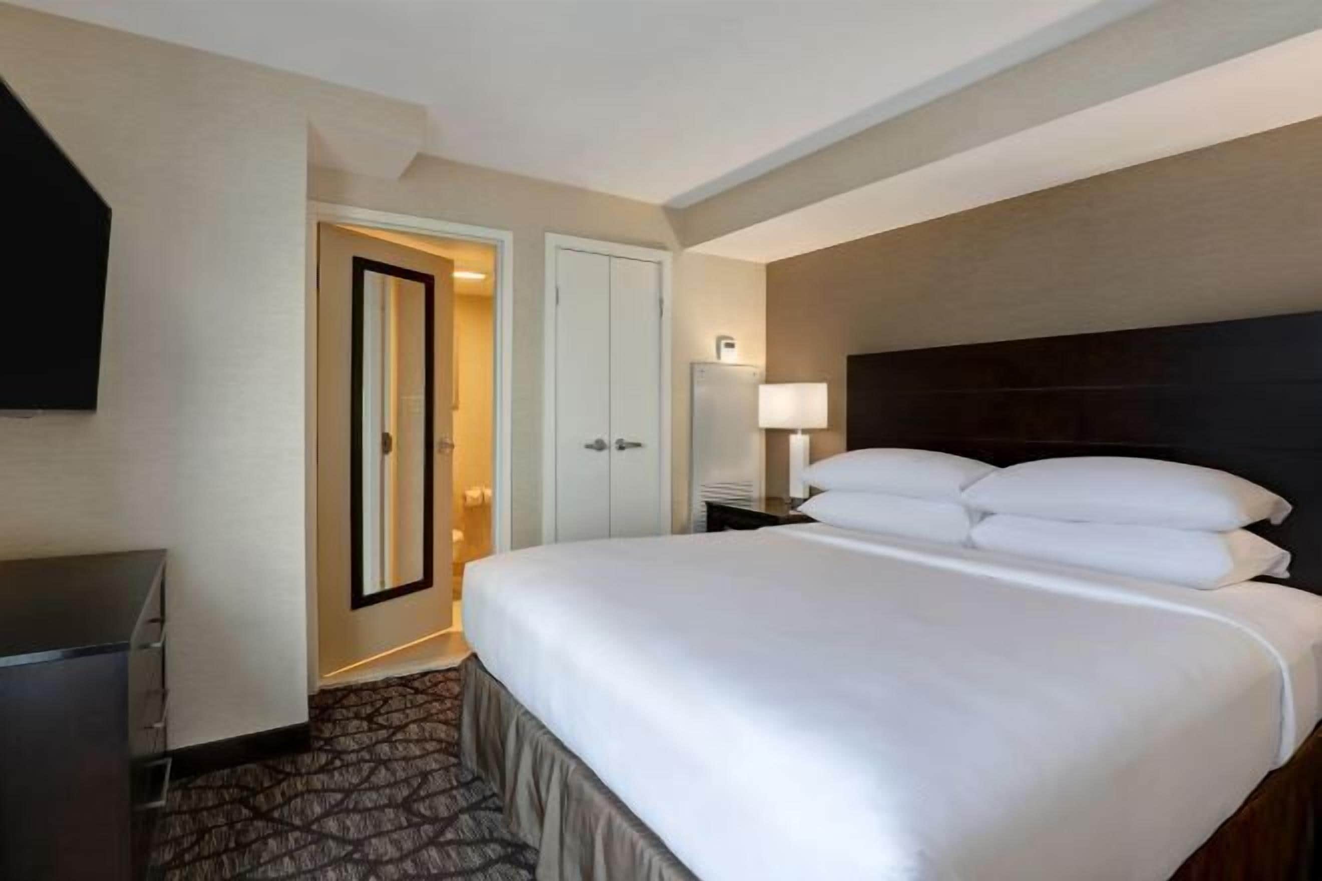 1 bedroom, premium bedding, in-room safe, desk