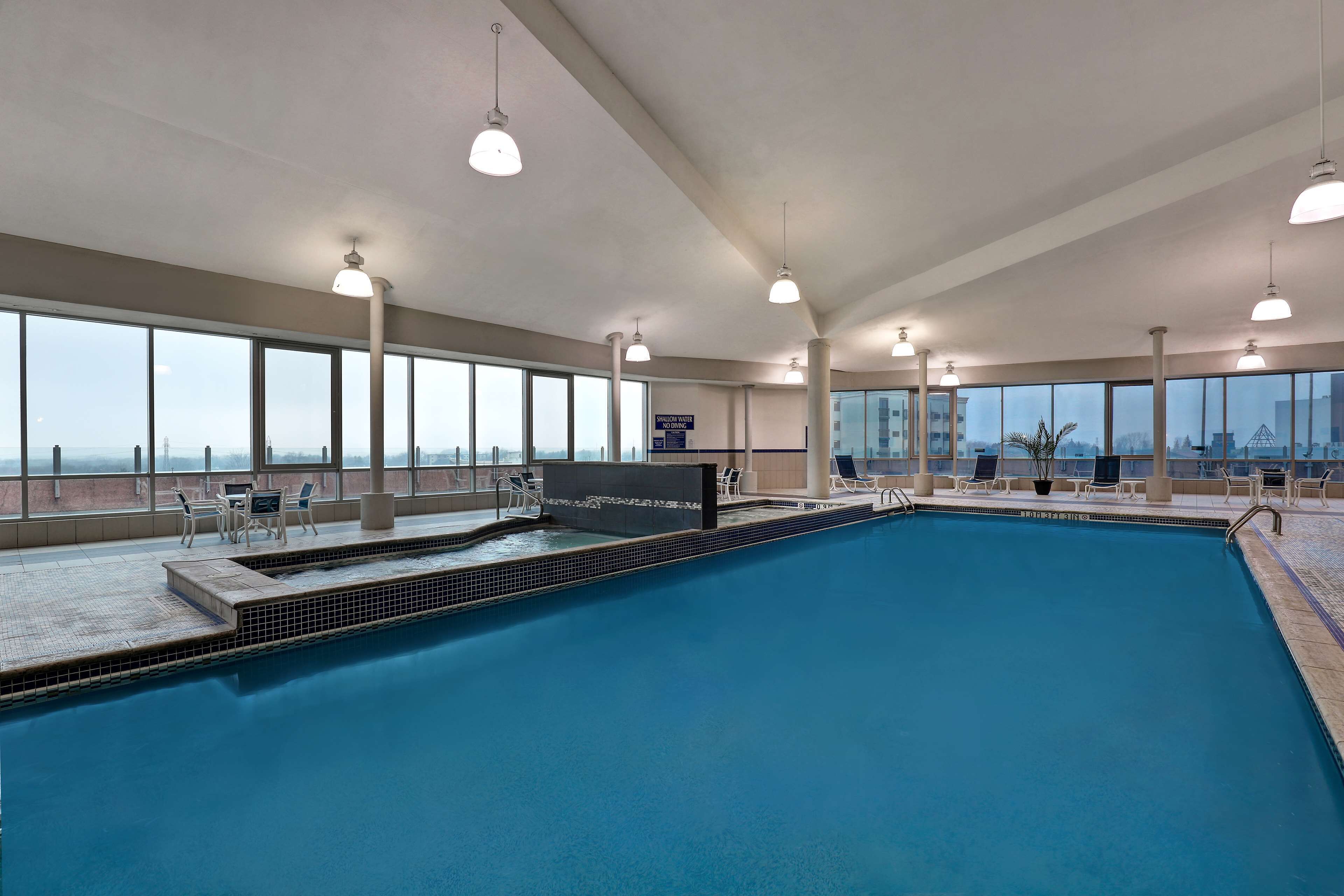 Indoor pool, sun loungers