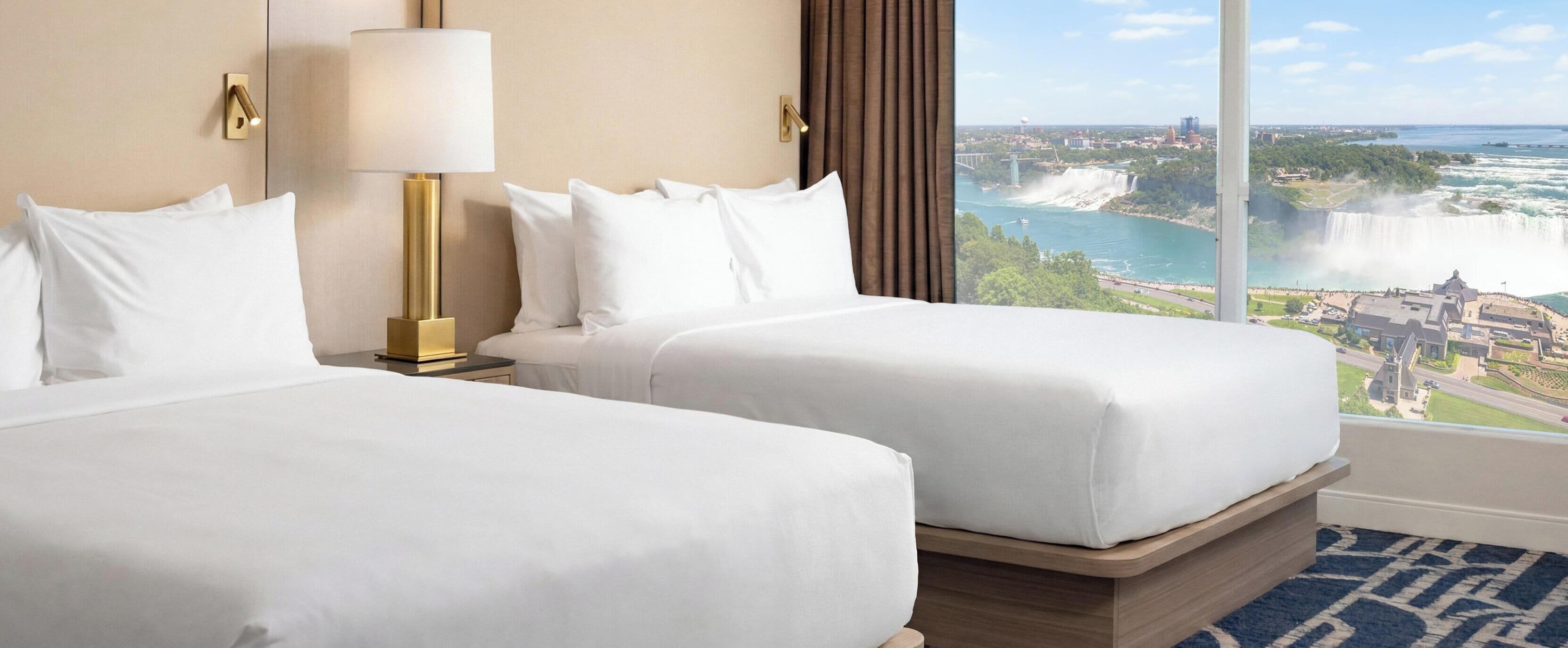 Premium Fallsview Suite | Four Beds | Two Bathrooms | High Floor | 1 bilik tidur, peralatan tempat tidur premium, peti besi dalam bilik 