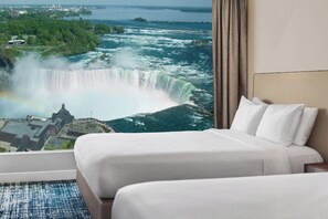 Suite, 2 queensize-senger (1 Room, Fallsview) | 1 soverom, sengetøy av topp kvalitet, safe på rommet og skrivebord