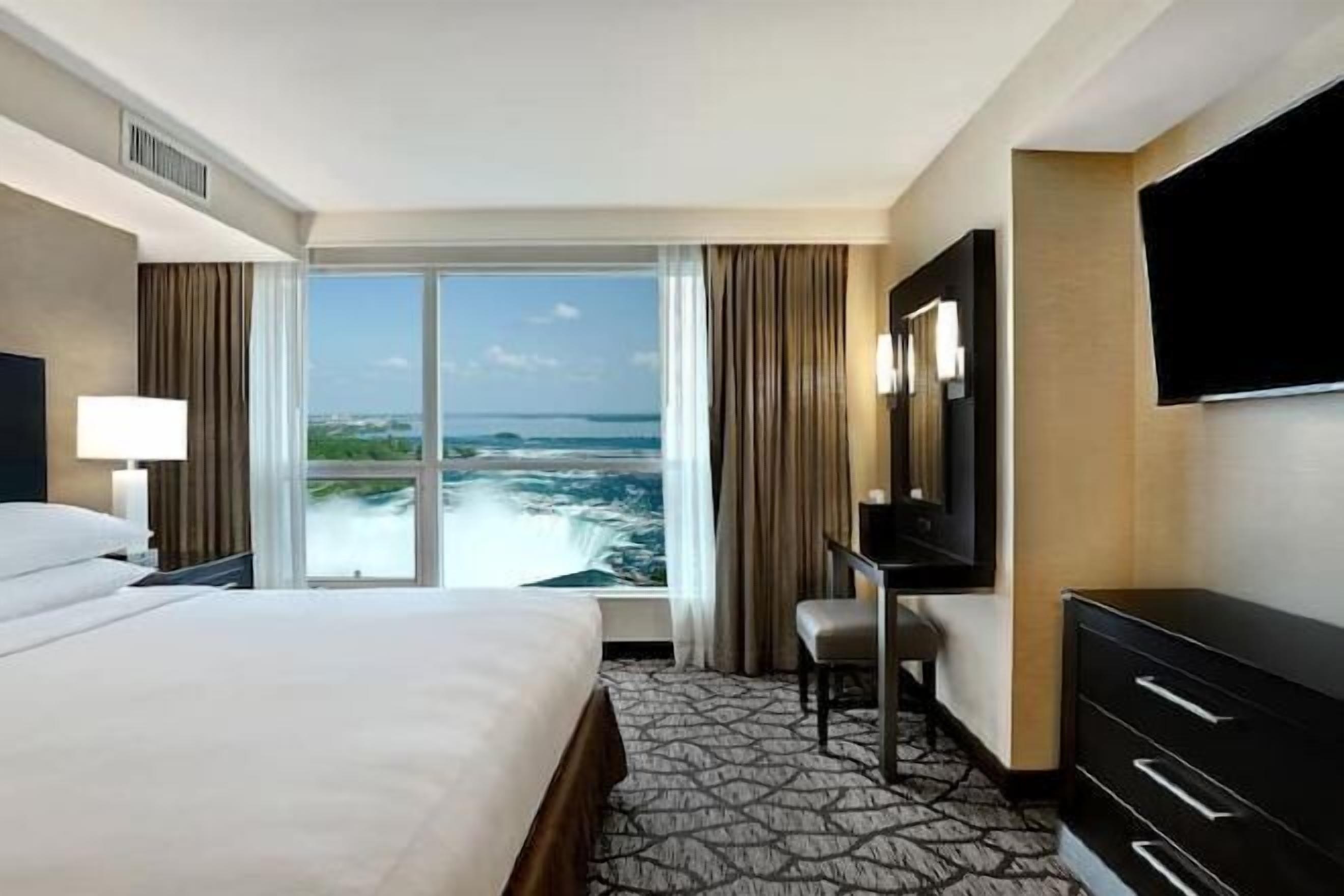 1 bedroom, premium bedding, in-room safe, desk