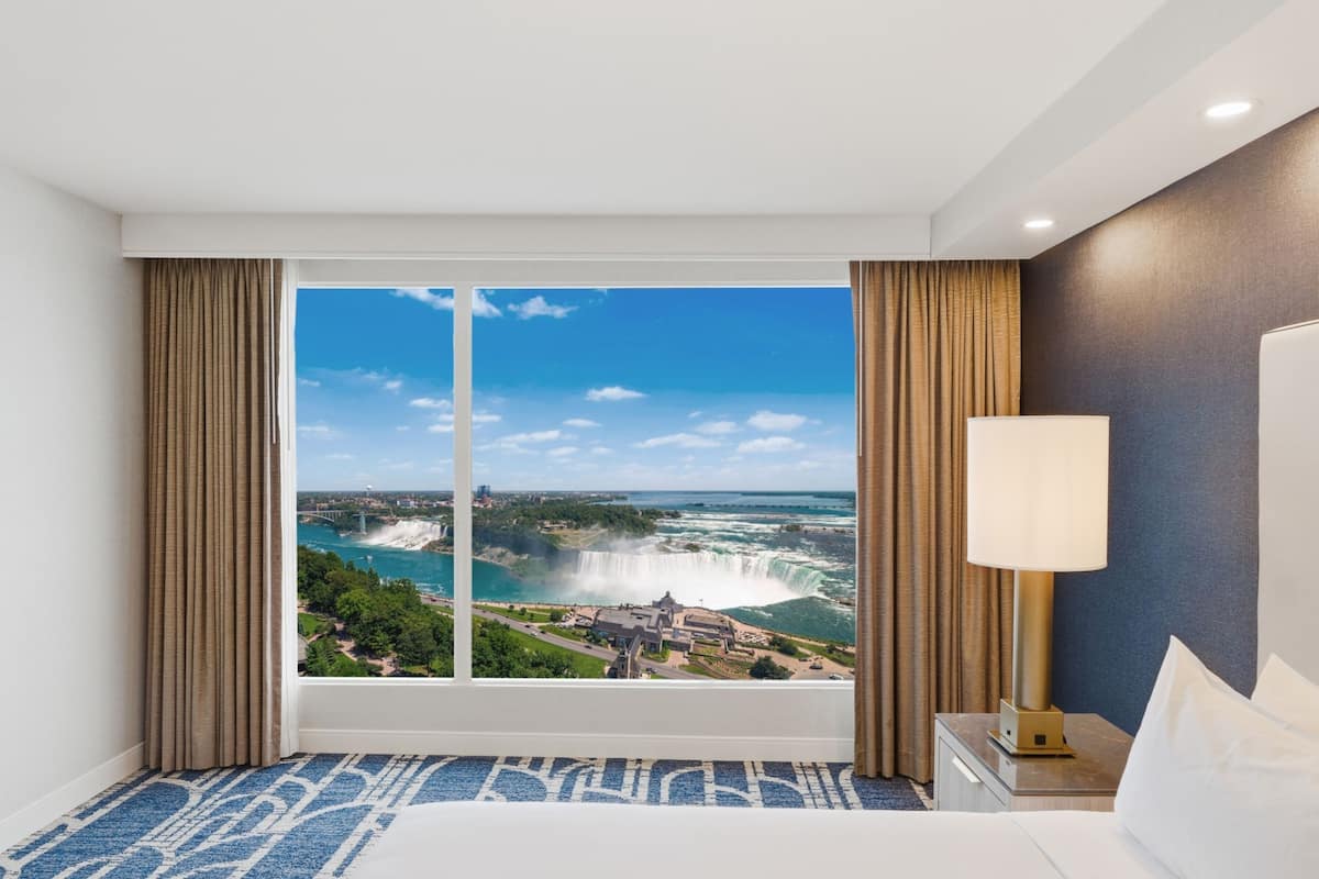 Suite, 2 habitaciones (Fallsview 2 kingbed & 4 queenbed) | 1 habitación y ropa de cama de alta calidad