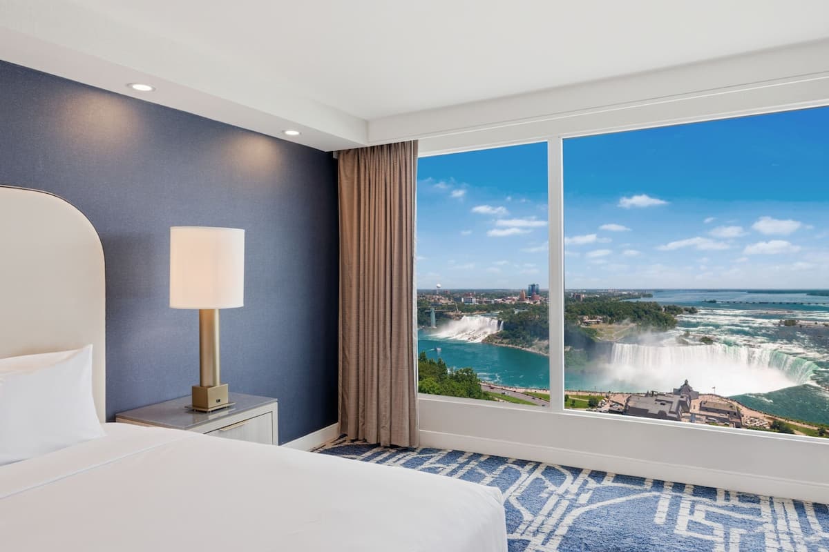 Suite, 2 habitaciones (Fallsview, 2 queenbed & 1 sofabed) | 1 habitación y ropa de cama de alta calidad