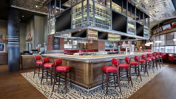 2 bars/lounges