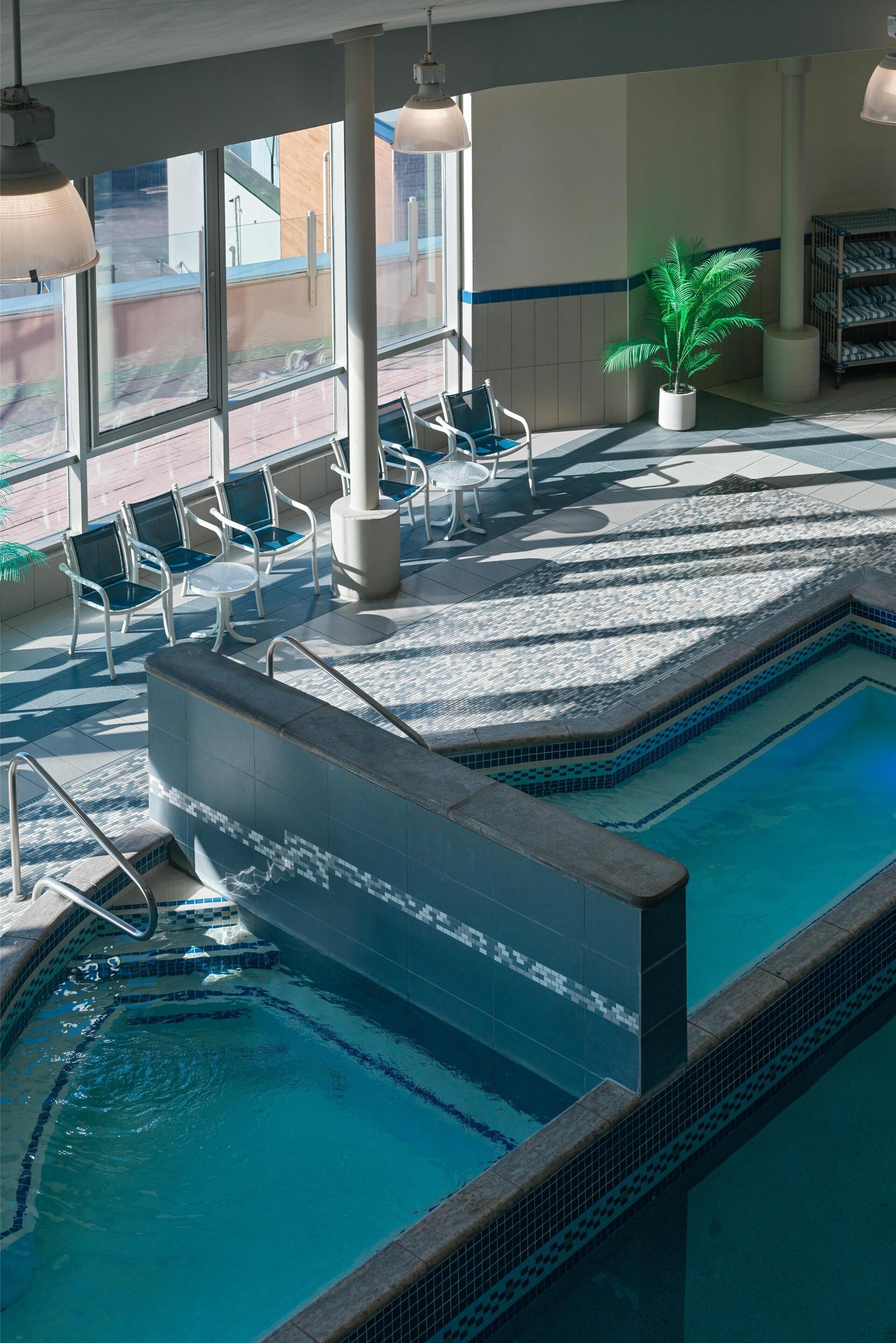 Indoor pool, sun loungers