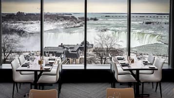 2 restaurants, lunch served