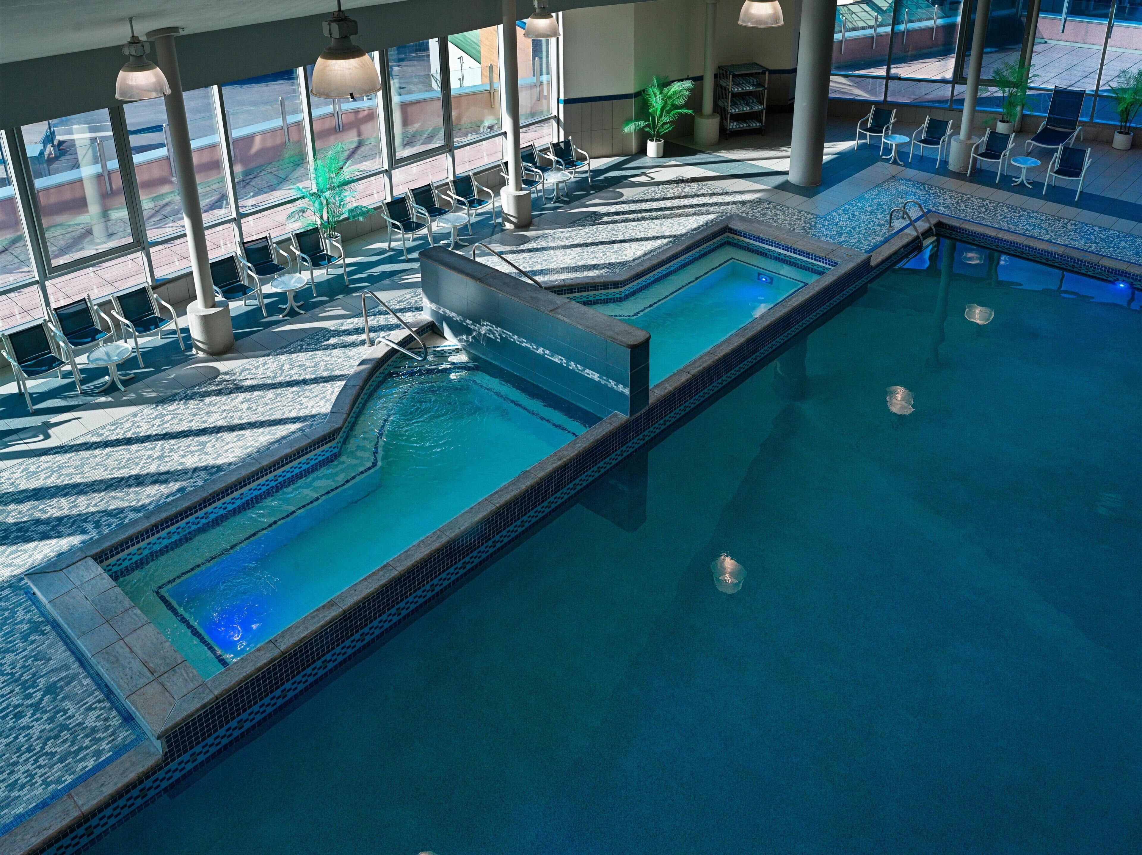 Indoor pool, sun loungers