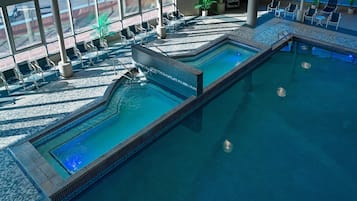 Indoor pool, sun loungers
