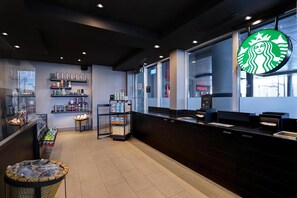 2 Restaurants; Mittagessen und Abendessen werden serviert