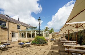 2 restaurants, breakfast, lunch, dinner served; British cuisine 