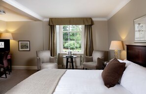 Hypo-allergenic bedding, desk, iron/ironing board, free WiFi