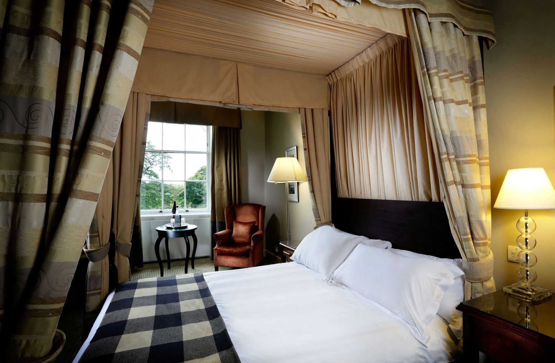 Hypo-allergenic bedding, desk, iron/ironing board, free WiFi