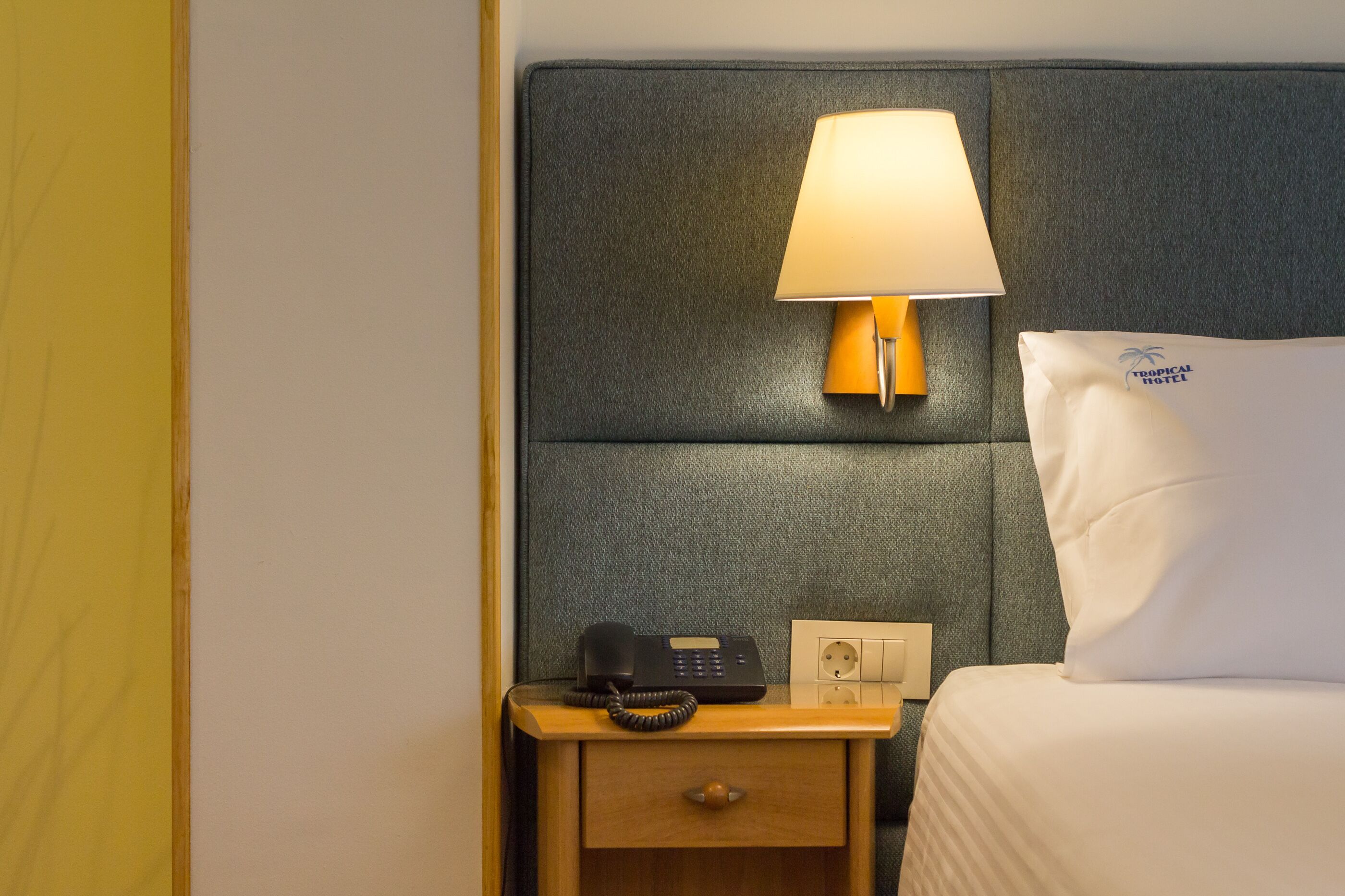 Colchones Select Comfort, minibar y caja de seguridad en la habitación 