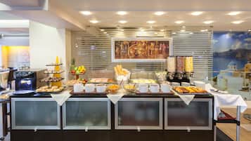 Café da manhã com buffet todos os dias mediante uma taxa
