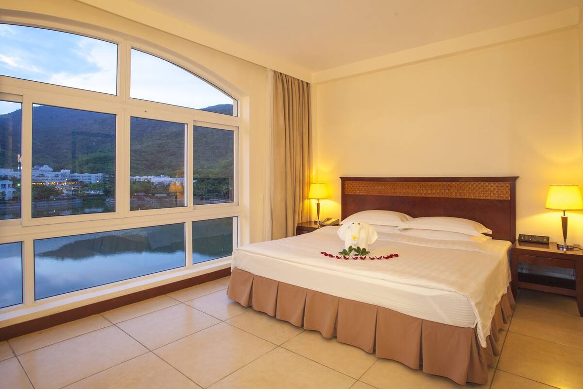 Villa, Lake View | Premium bedding, memory-foam beds, minibar, in-room safe