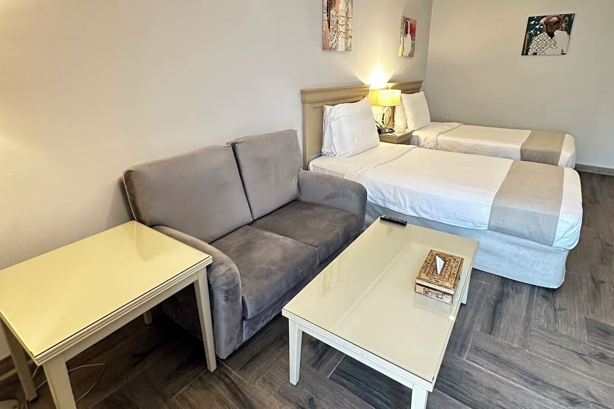 Premium bedding, in-room safe, desk, laptop workspace