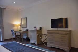 Deluxe King or Twin Room | 1 dormitorio, ropa de cama de alta calidad, minibar y caja fuerte