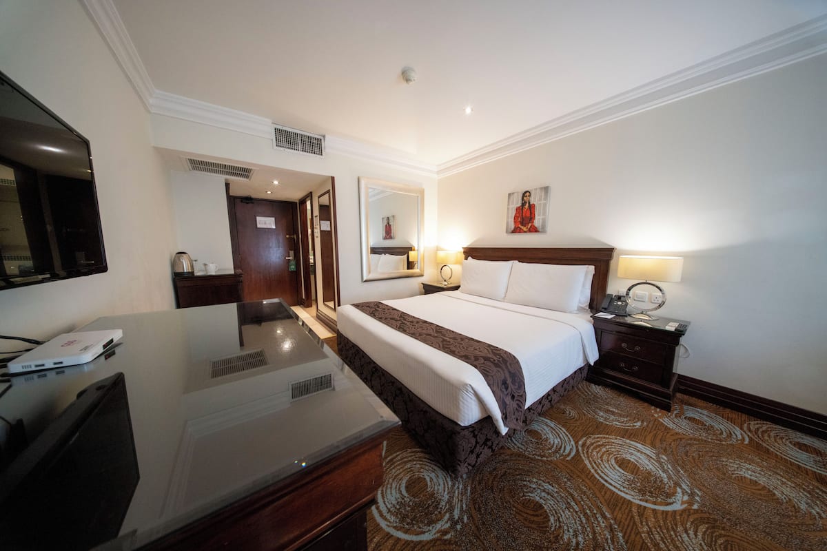 Roupas de cama premium, cofres nos quartos, escrivaninha