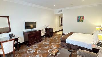 Premium bedding, in-room safe, desk, laptop workspace