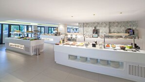朝食 (ビュッフェ)、毎日提供 (無料)