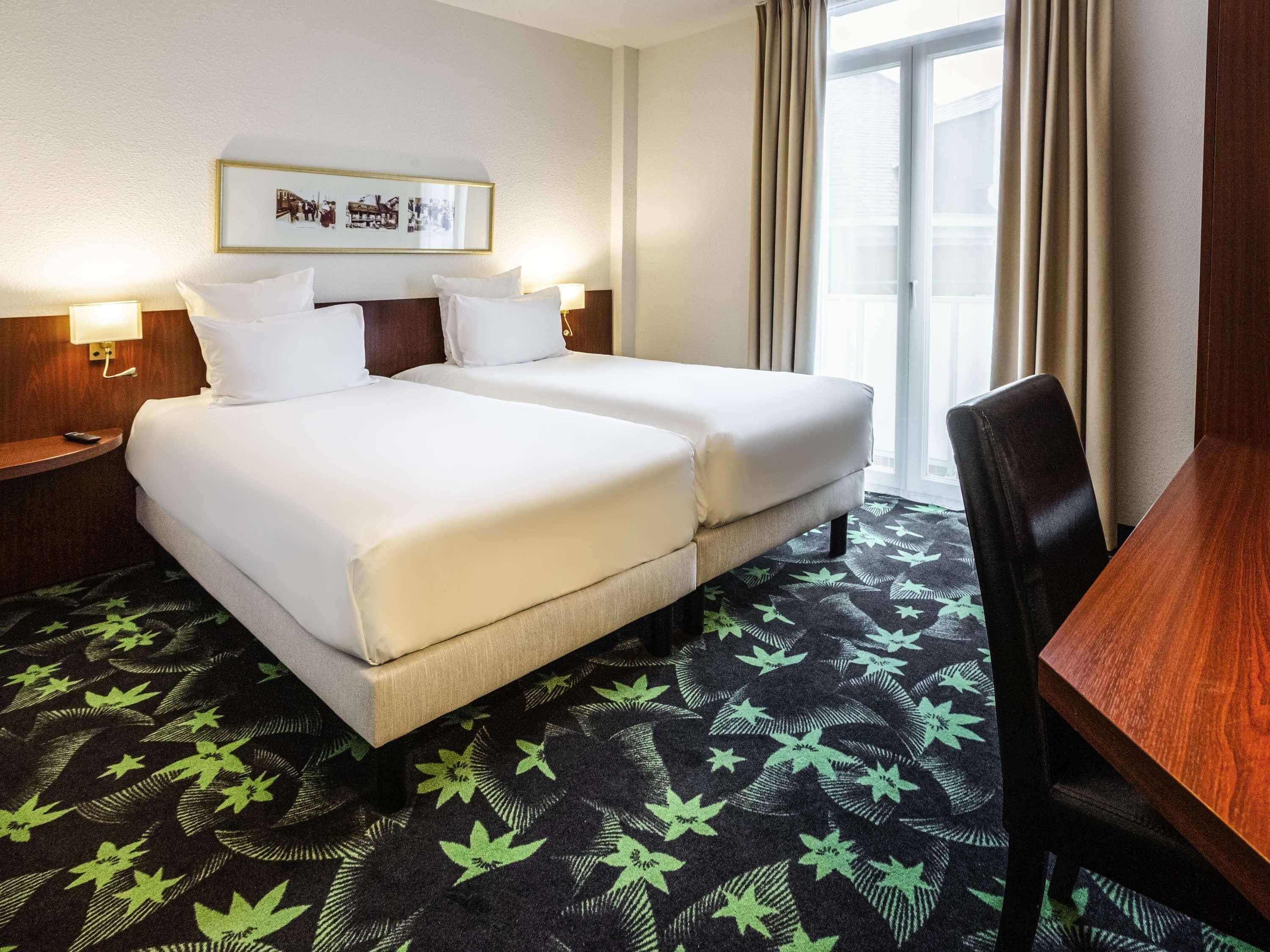 标准房, 2 张单人床 | 高档床上用品、迷你吧、客房内保险箱、办公桌