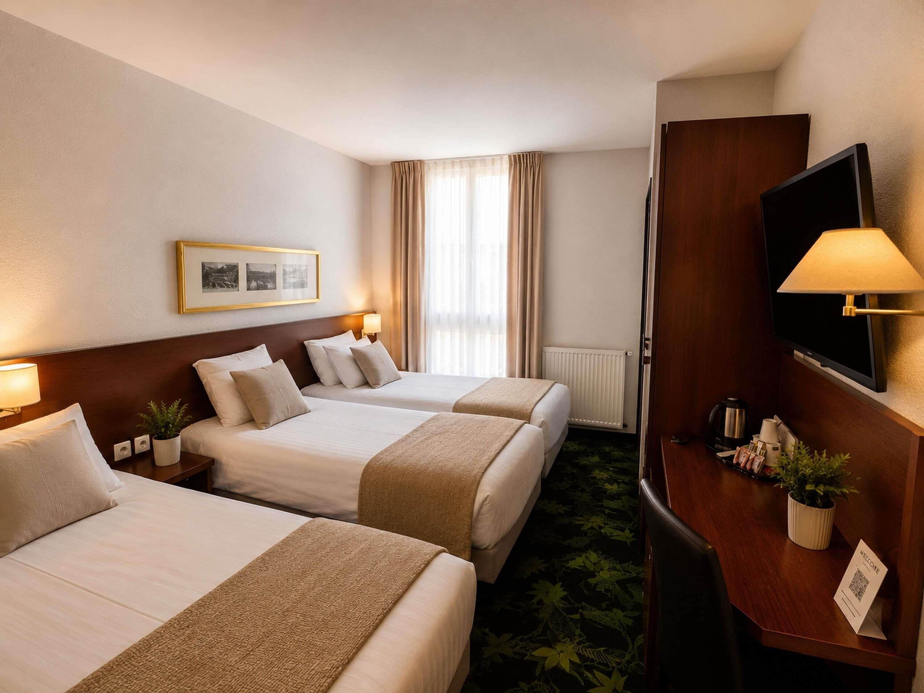 Triple Room, 3 Single Beds | Premium bedding, minibar, in-room safe, desk