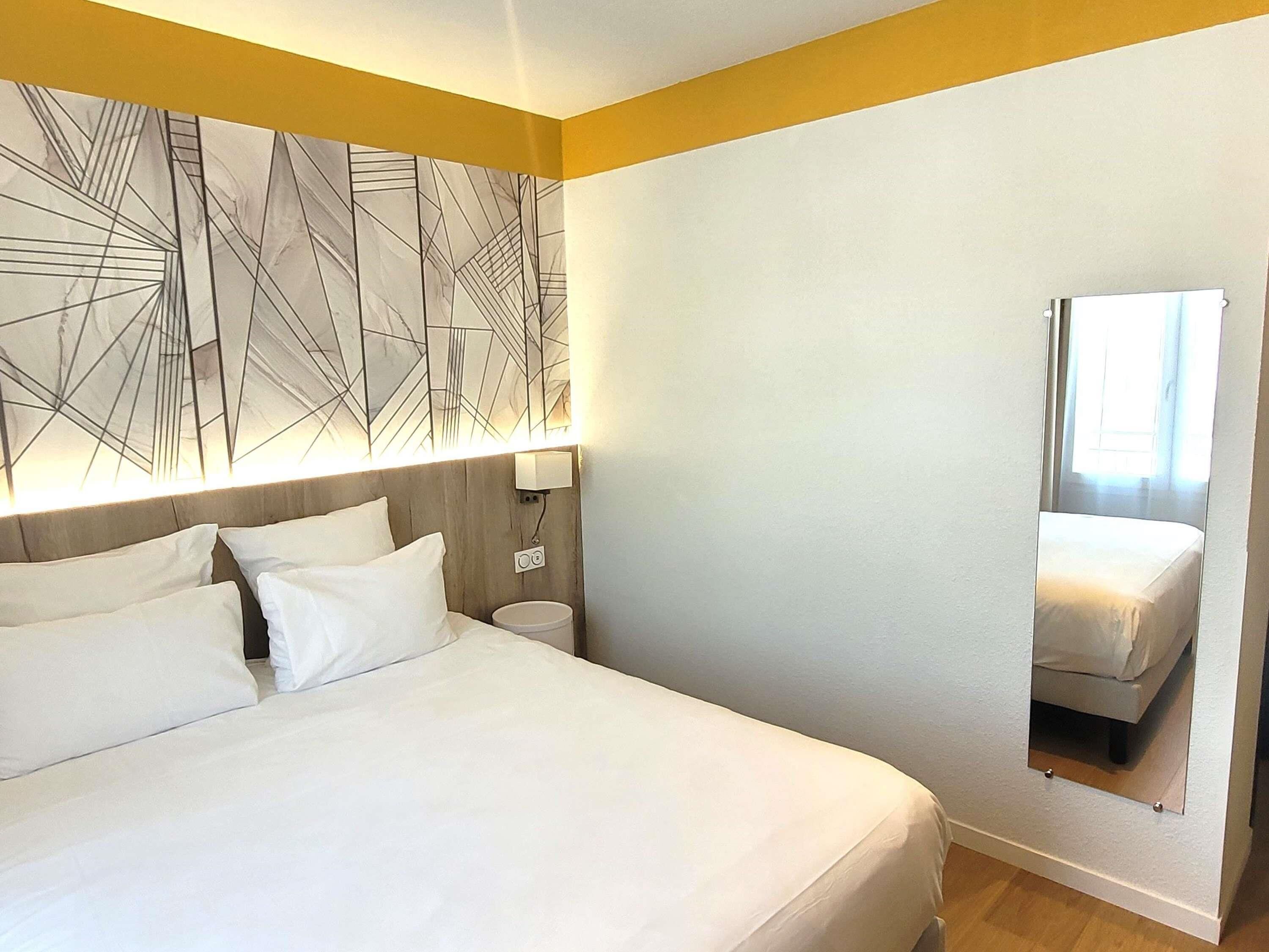 高级房, 1 张双人床 | 高档床上用品、迷你吧、客房内保险箱、办公桌