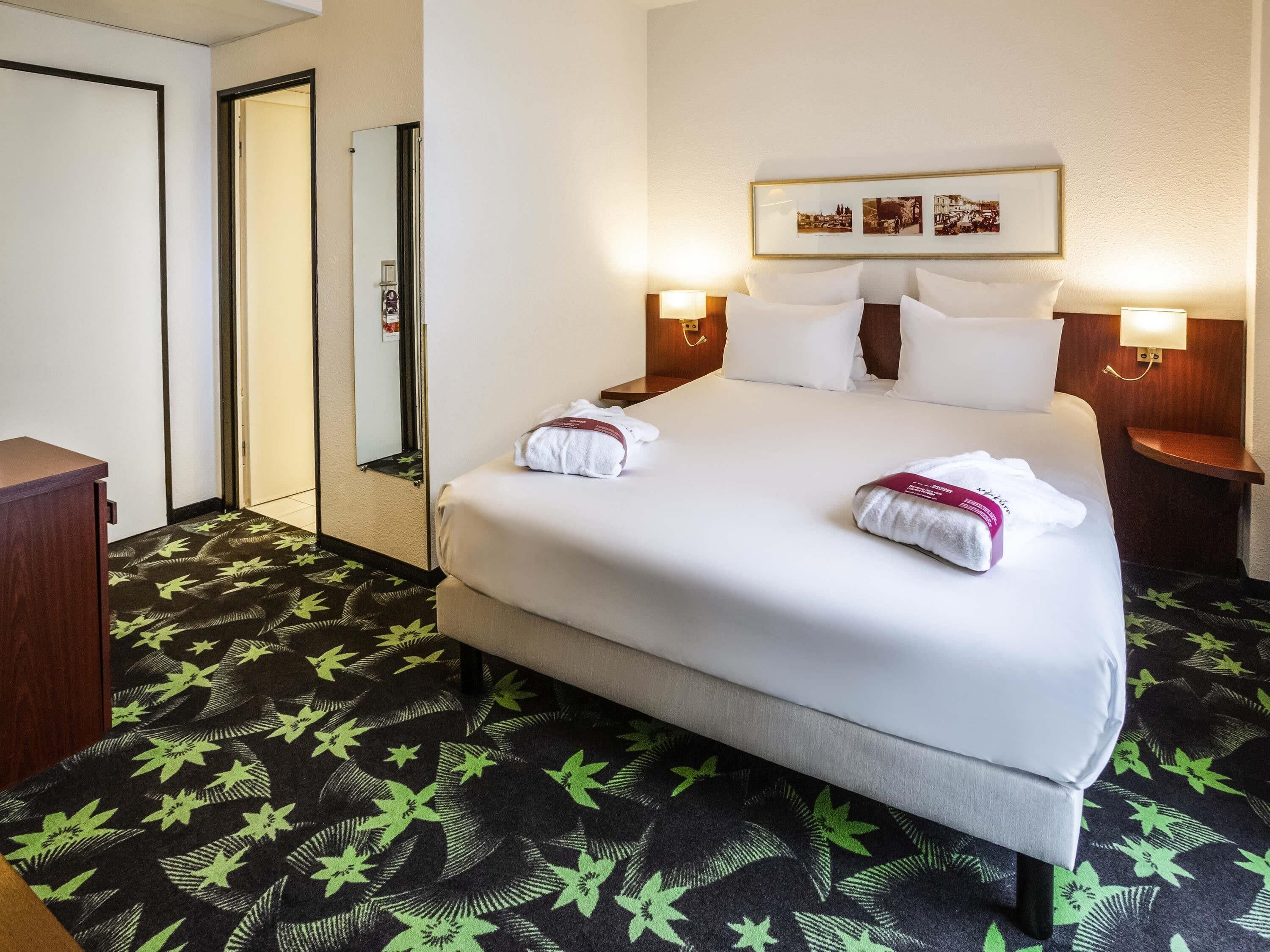 标准房, 1 张大床和 1 张沙发床 | 高档床上用品、迷你吧、客房内保险箱、办公桌