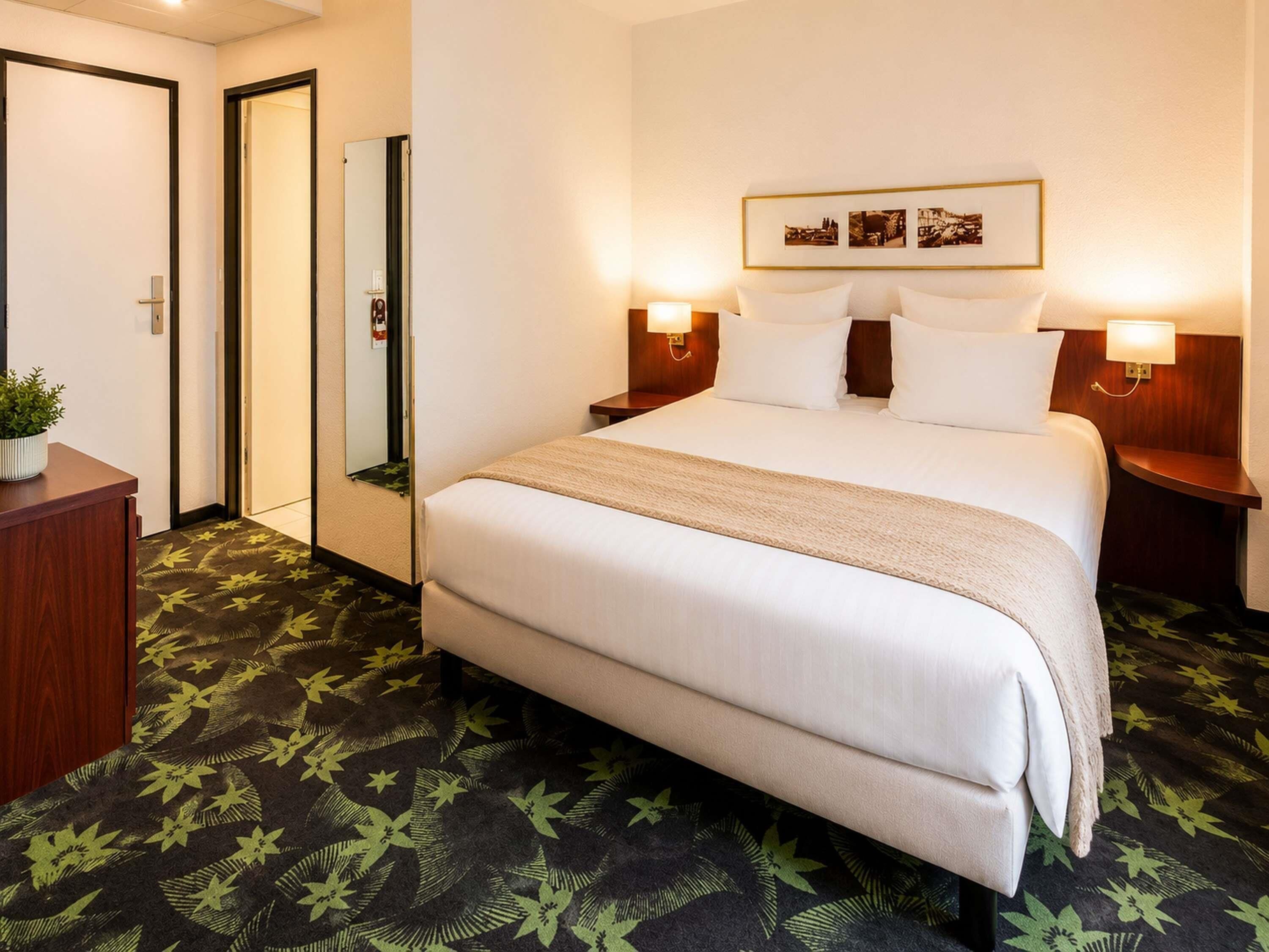 Chambre Standard, 1 grand lit et 1 canapé-lit | Literie de qualité supérieure, minibar, coffres-forts dans les chambres