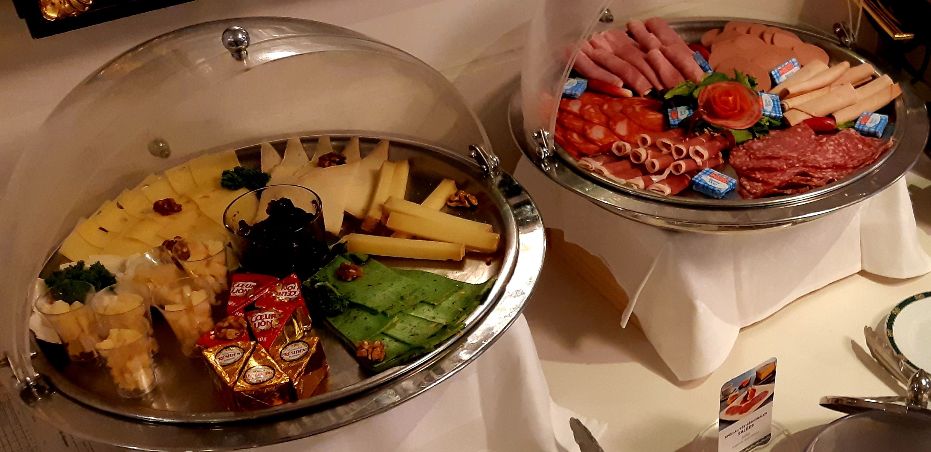 每日供应当地美食早餐（每人 EUR 15.00）