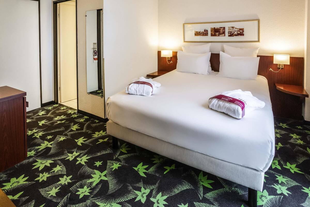 Standard Room, 1 Queen Bed with Sofa bed
