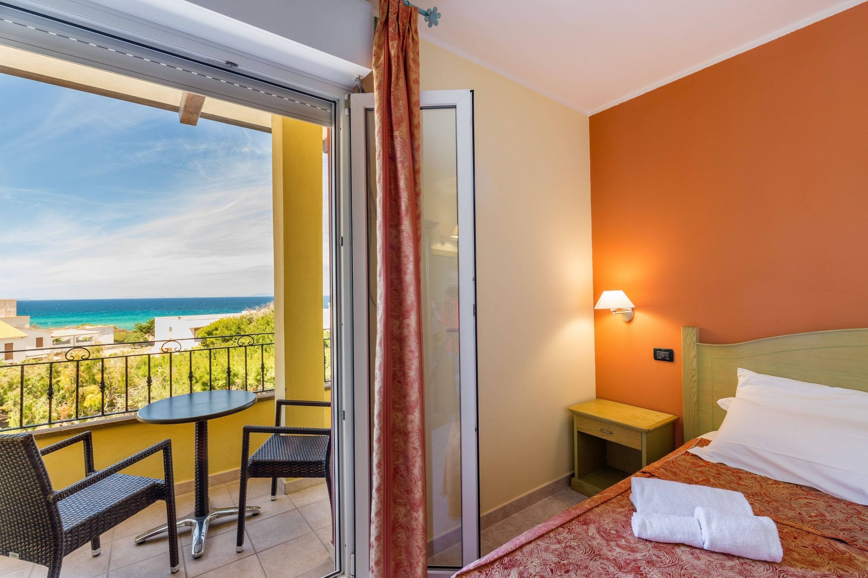 double room, balcony, sea view | 1 bedroom, minibar, in-room safe, desk