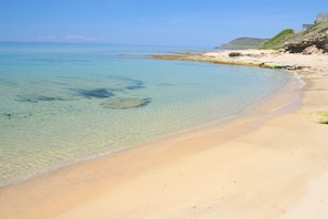 In Strandnähe, weißer Sandstrand