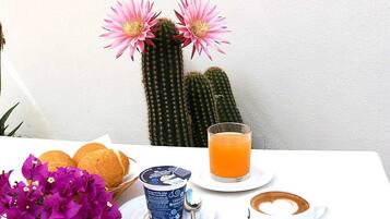 Free daily continental breakfast