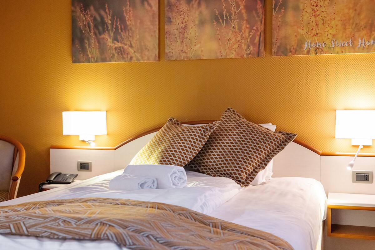 1 bedroom, in-room safe, desk, laptop workspace