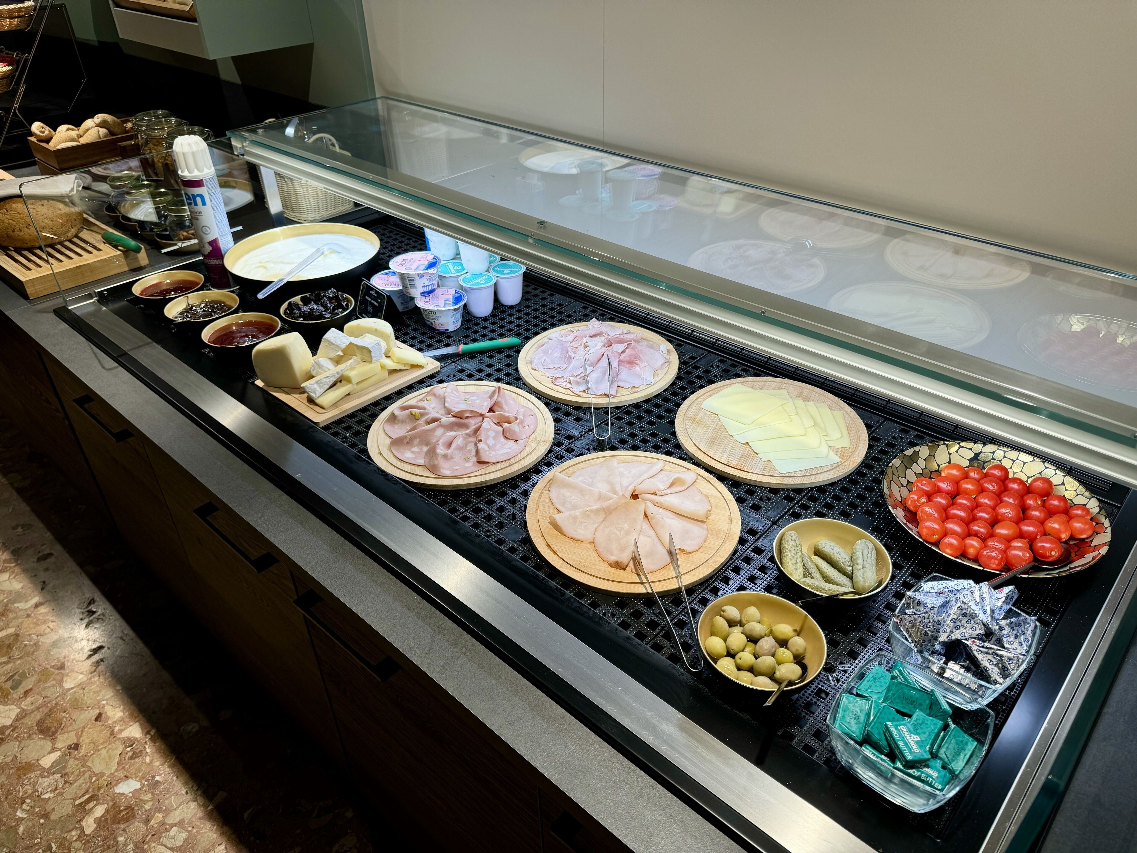 breakfast, lunch and dinner served